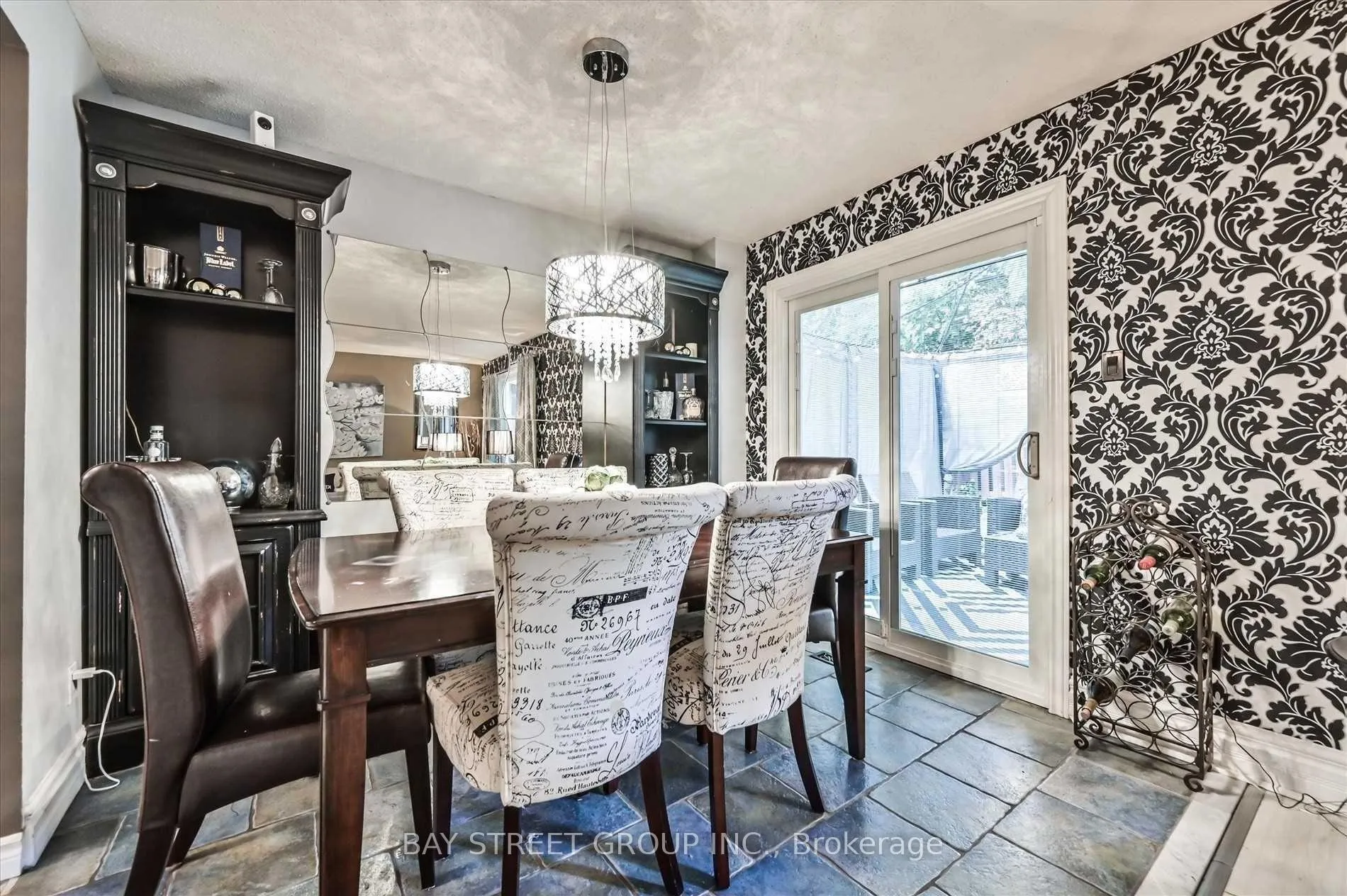 Photo 9 of 39 Barrington Crescent, Brampton, Heart Lake East — HOMEH
