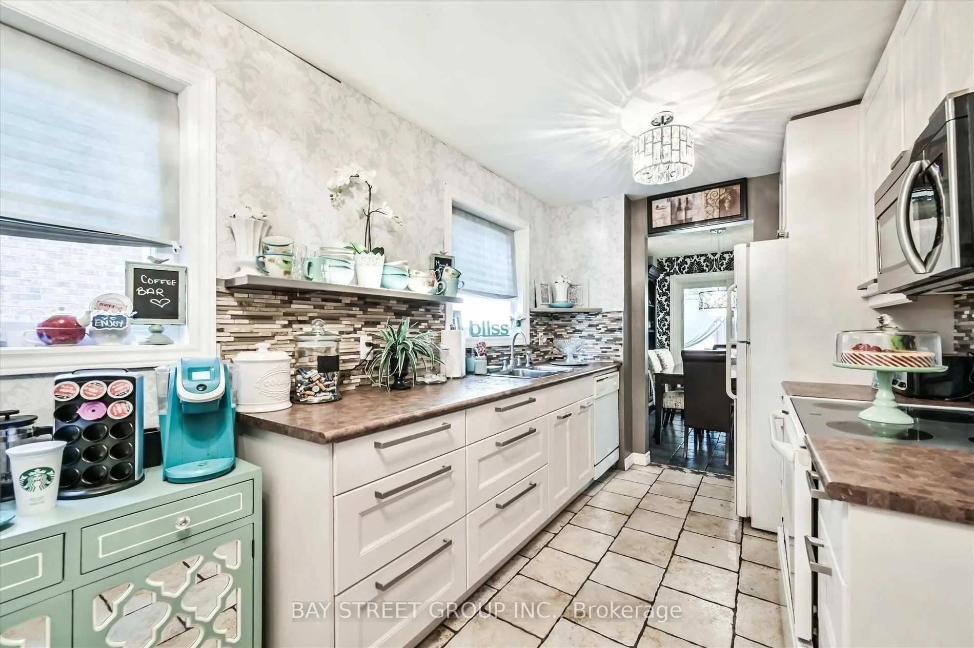 Photo 10 of 39 Barrington Crescent, Brampton, Heart Lake East — HOMEH