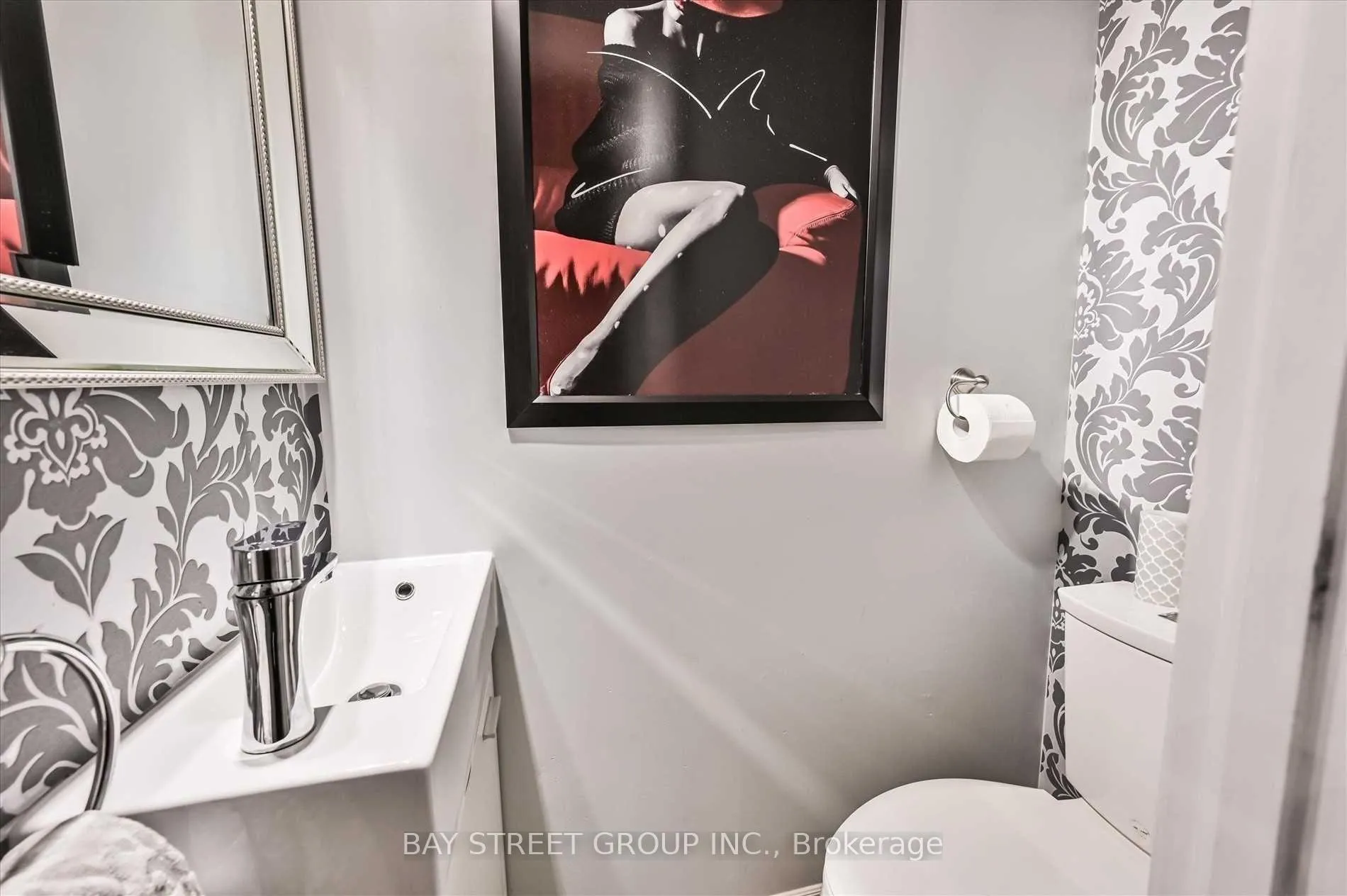 Photo 12 of 39 Barrington Crescent, Brampton, Heart Lake East — HOMEH