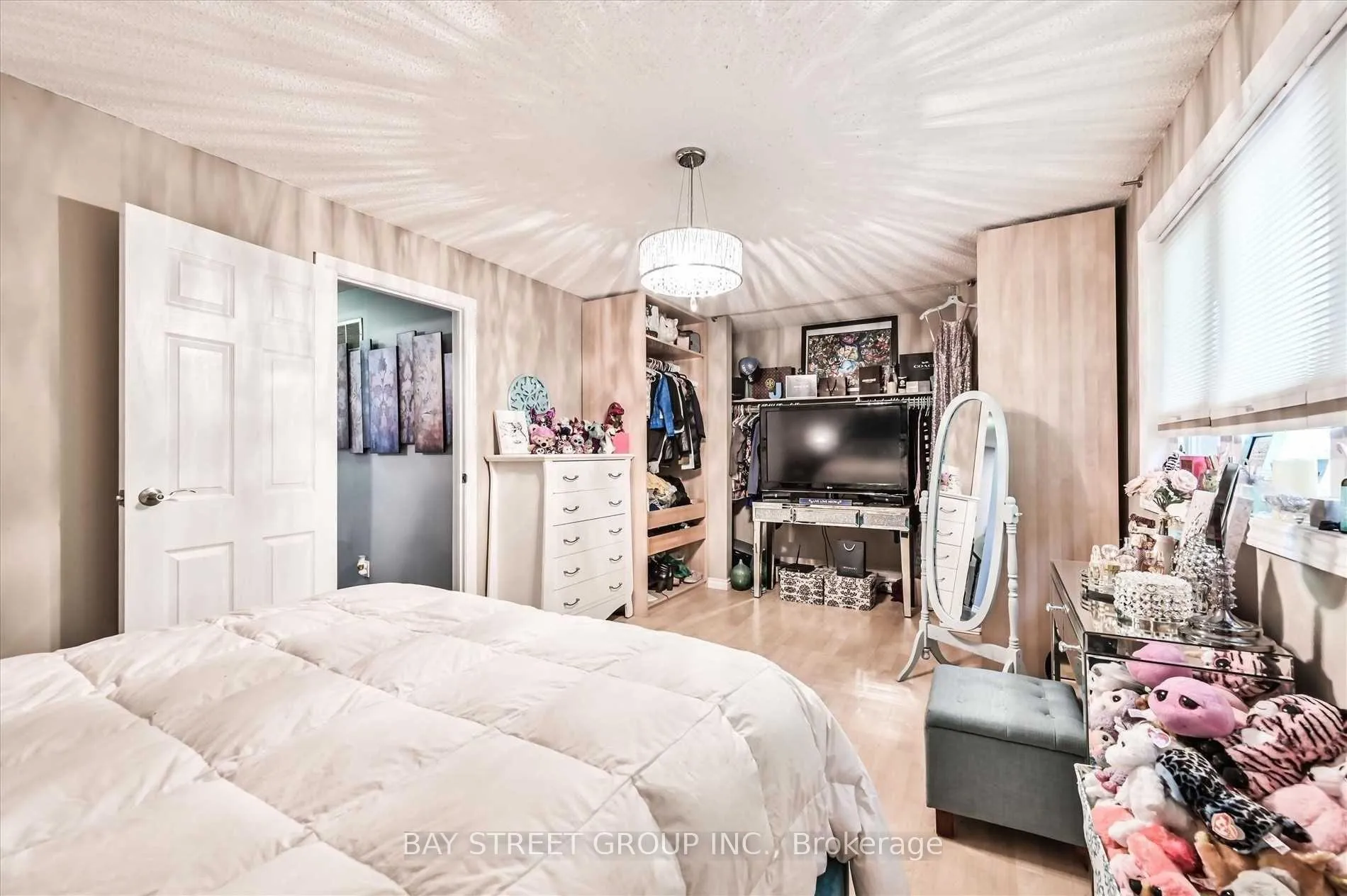 Photo 16 of 39 Barrington Crescent, Brampton, Heart Lake East — HOMEH