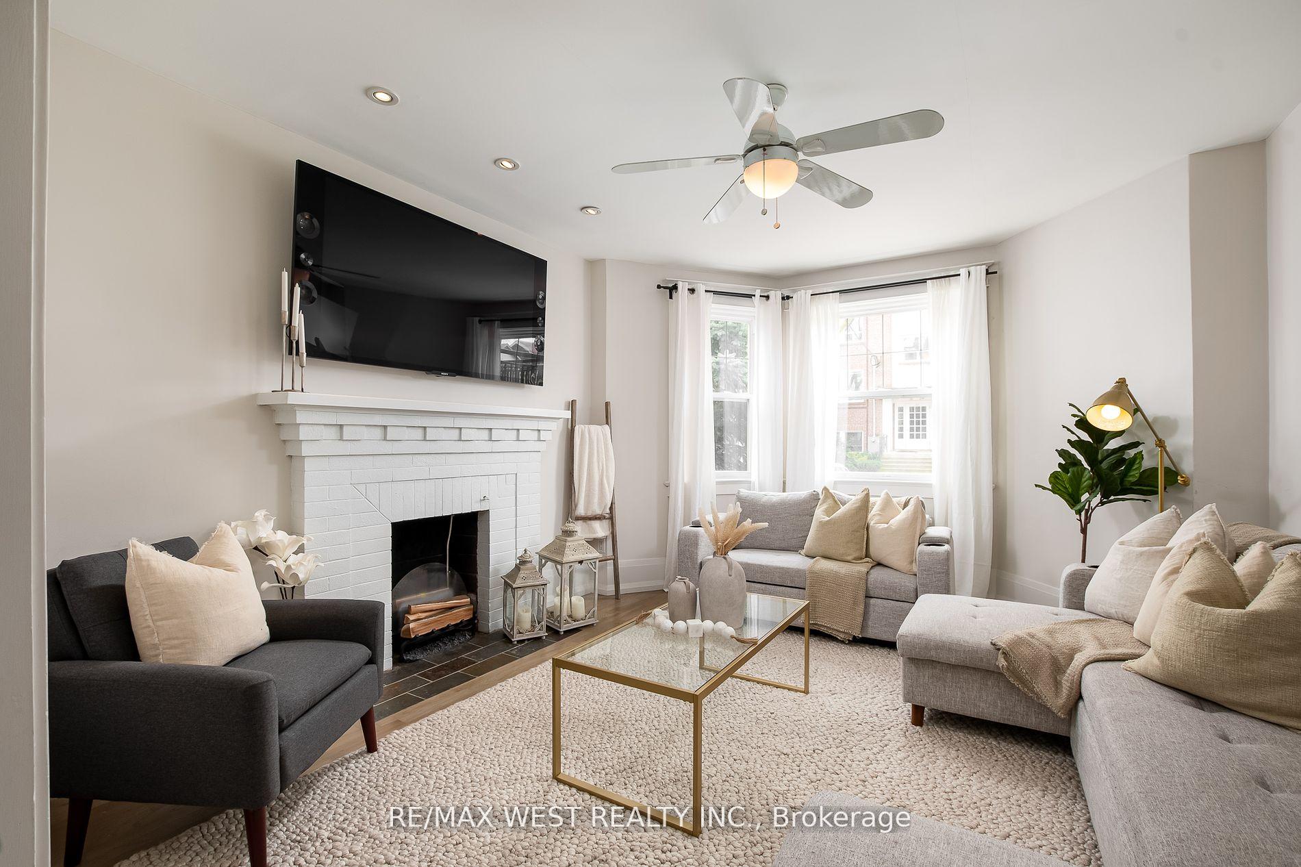 Photo 2 of Unit Bldg 1, 9 Humewood Drive, Toronto, Humewood-Cedarvale — HOMEH