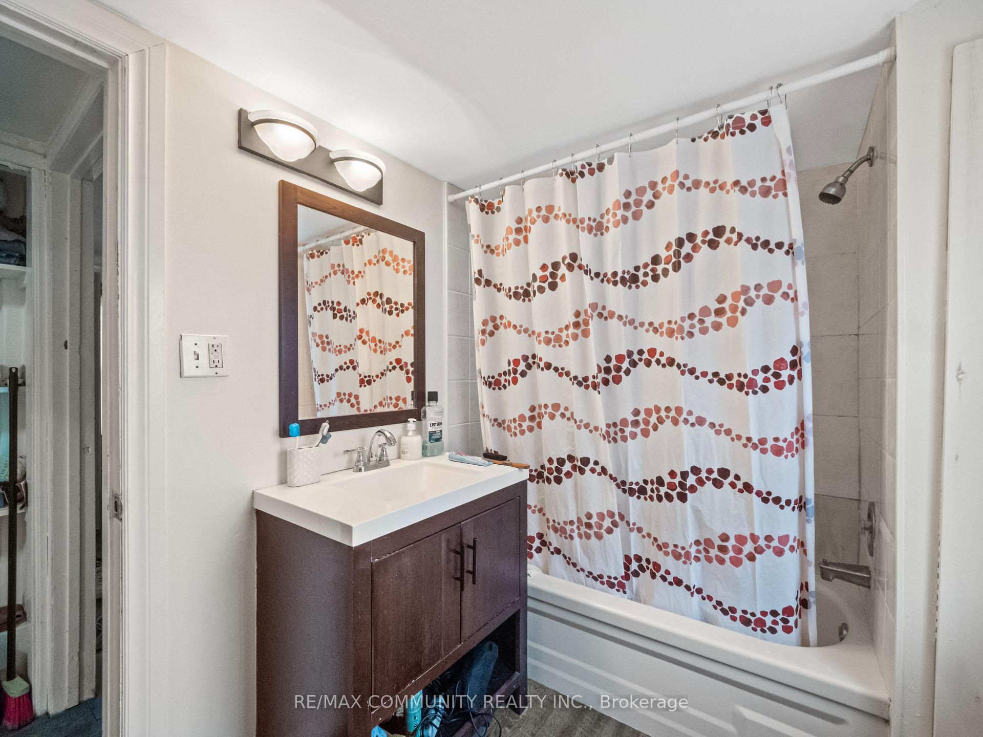 Photo 13 of 4769 McDougall Crescent, Niagara Falls, Downtown — HOMEH