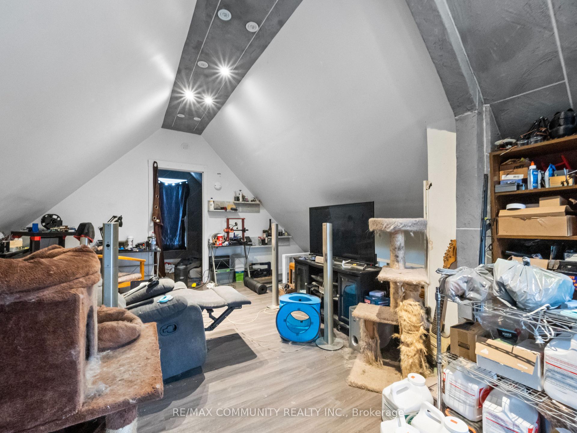 Photo 10 of 4769 McDougall Crescent, Niagara Falls, Downtown — HOMEH