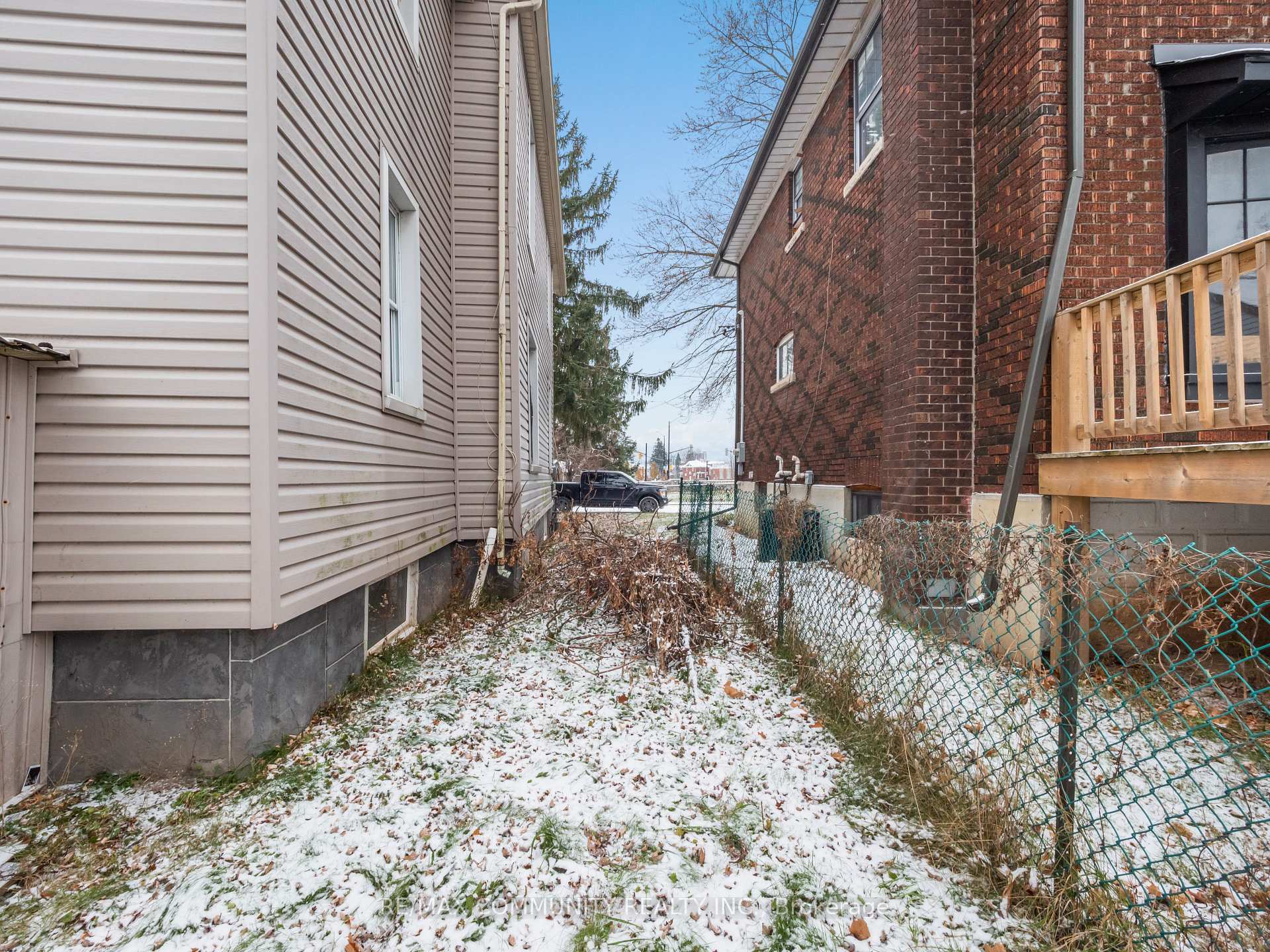 Photo 4 of 4769 McDougall Crescent, Niagara Falls, Downtown — HOMEH