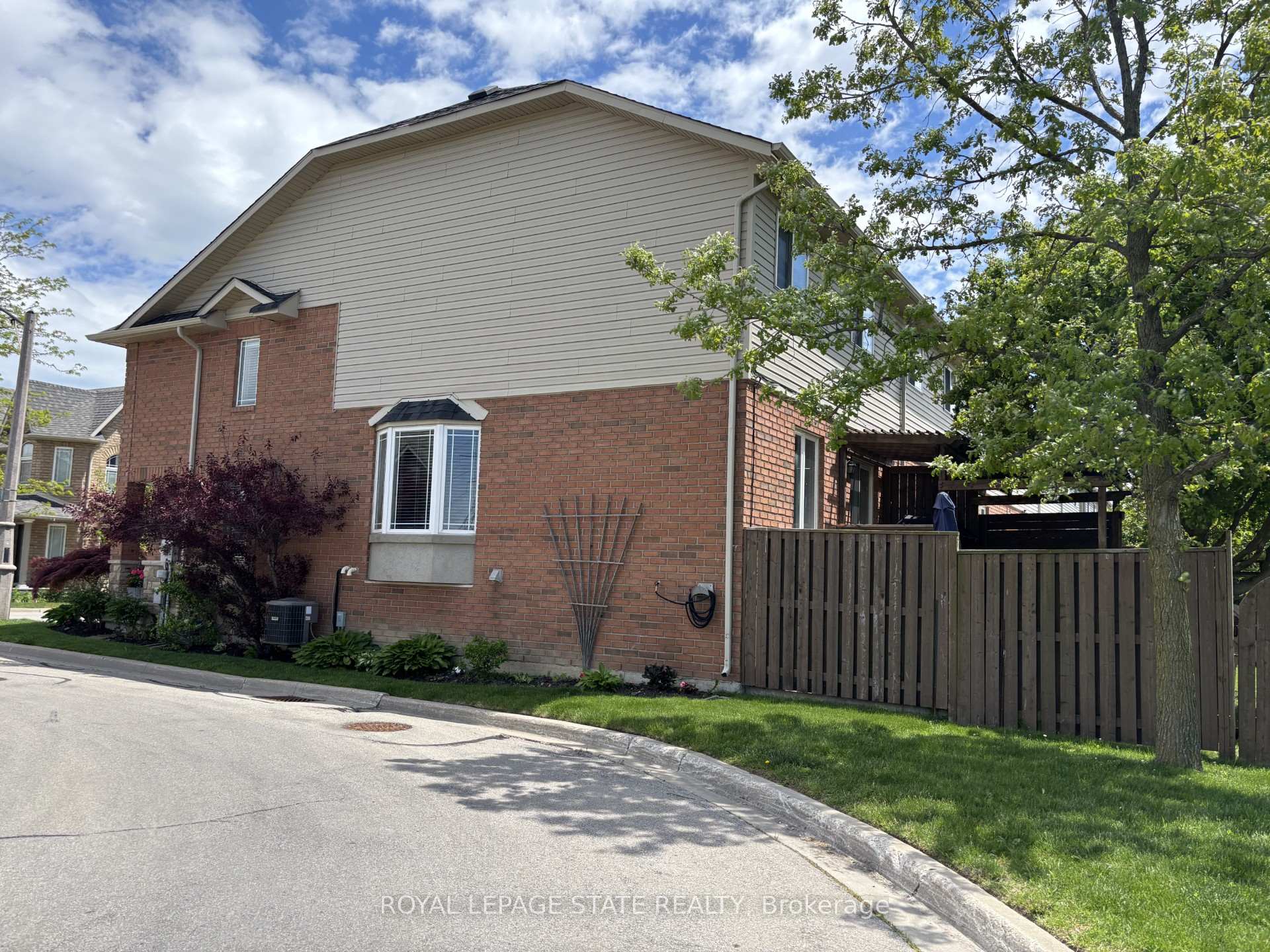 Photo 3 of 139 Periwinkle Drive, Hamilton, Stoney Creek — HOMEH