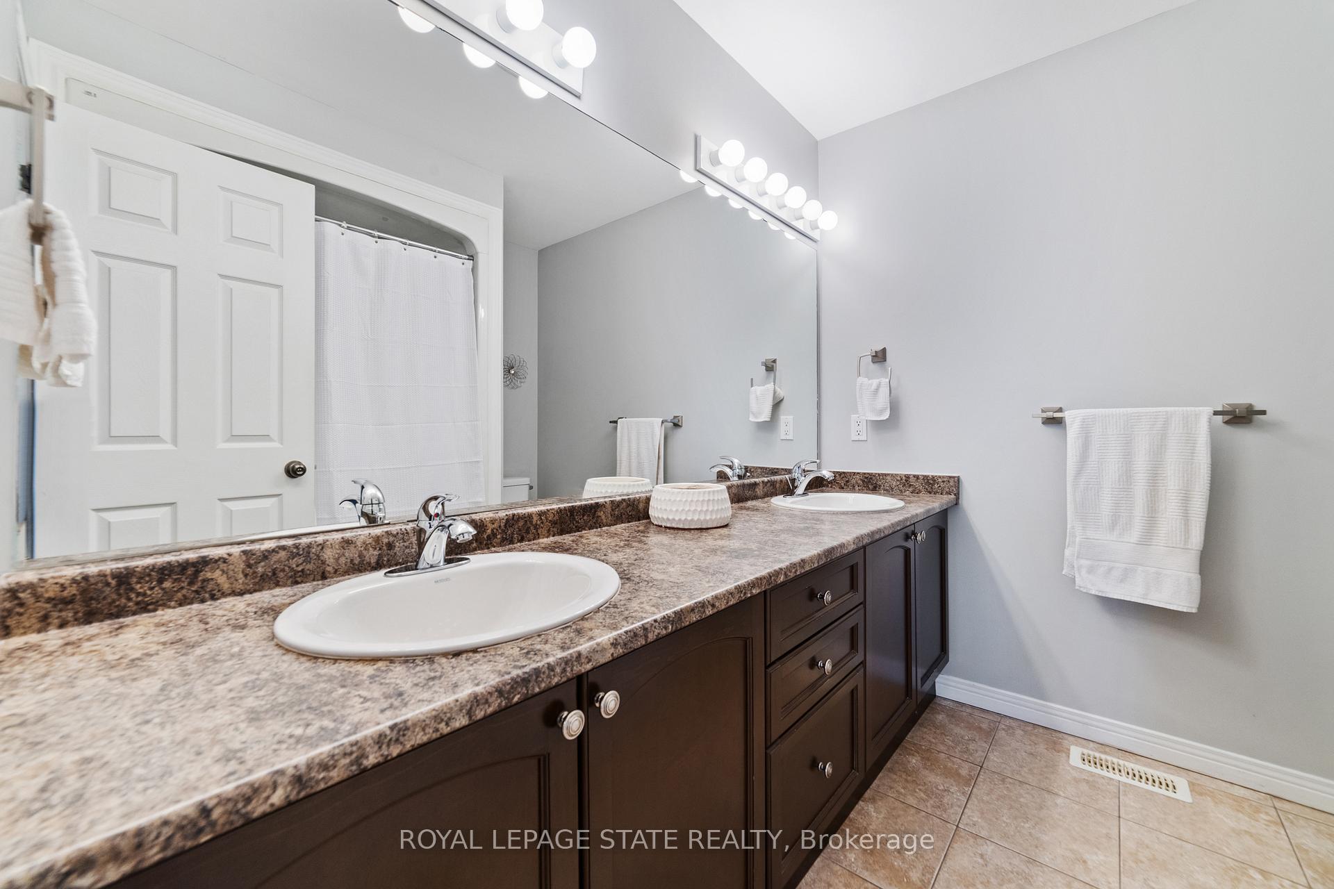 Photo 9 of 139 Periwinkle Drive, Hamilton, Stoney Creek — HOMEH