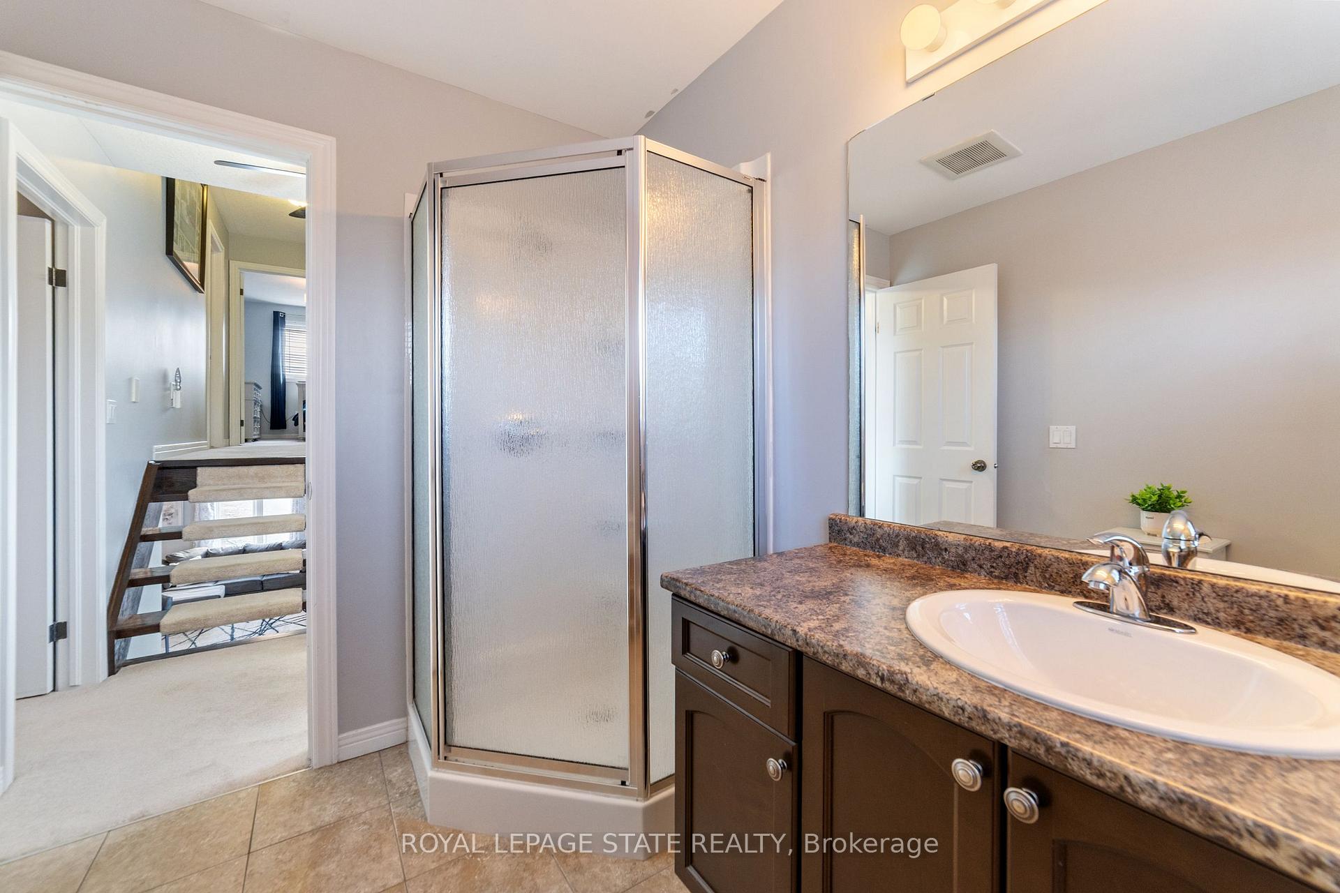 Photo 11 of 139 Periwinkle Drive, Hamilton, Stoney Creek — HOMEH