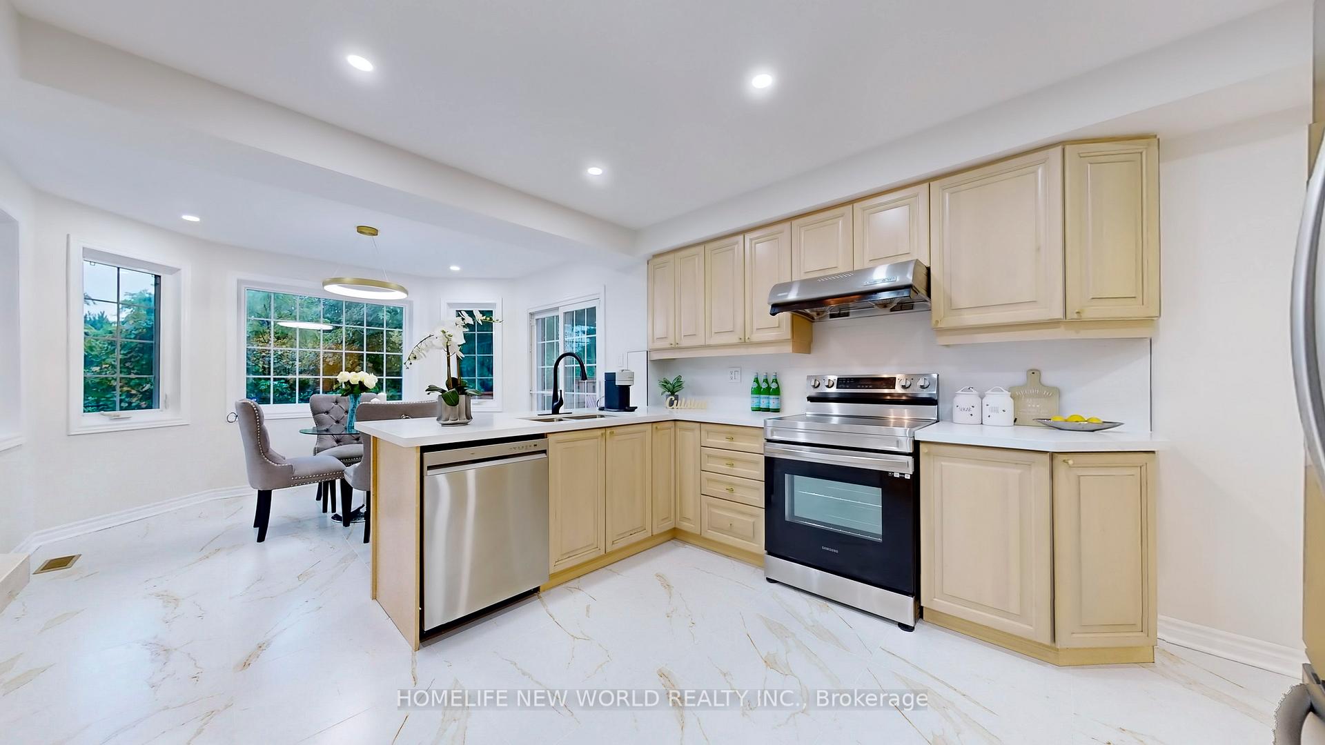 Photo 2 of 3 Athens Drive, Markham, Buttonville — HOMEH