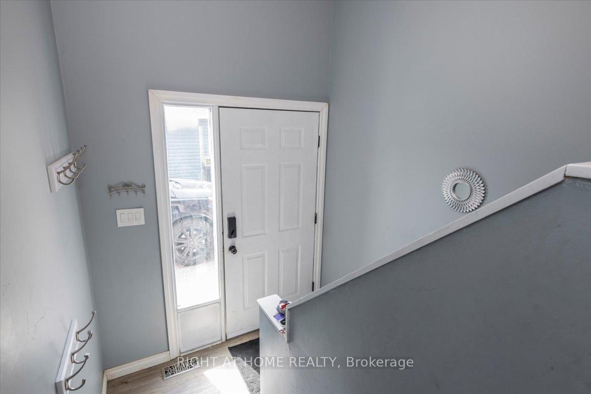 Photo 7 of 70 metro Road S, Georgina, Keswick North — HOMEH