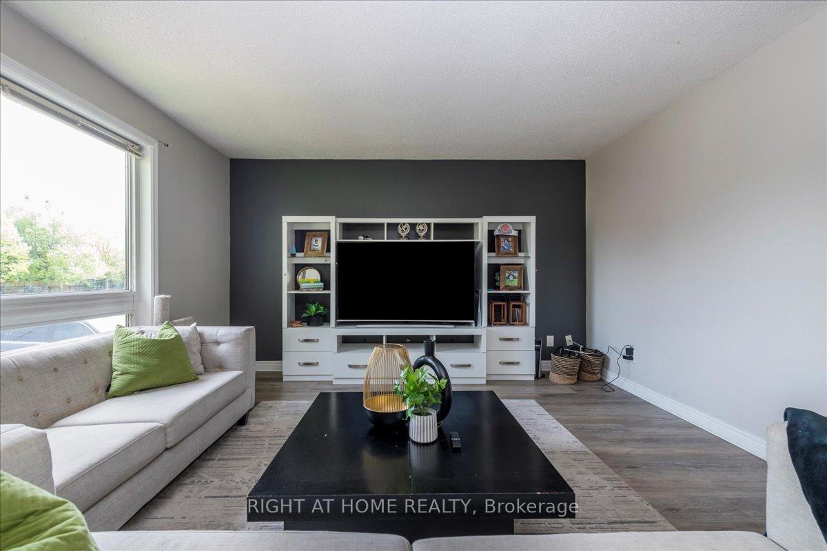 Photo 4 of 70 metro Road S, Georgina, Keswick North — HOMEH