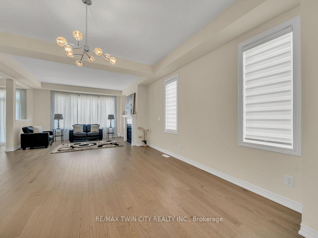 Photo 5 of 261 Broadacre Drive, Kitchener — HOMEH