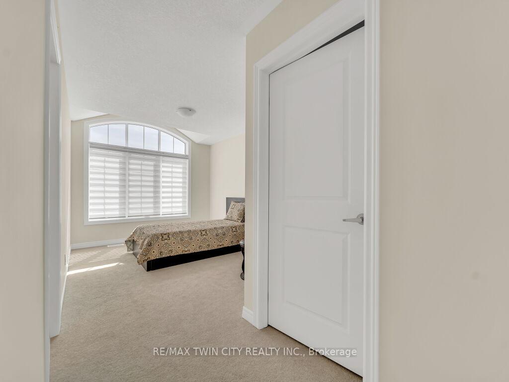 Photo 45 of 261 Broadacre Drive, Kitchener — HOMEH