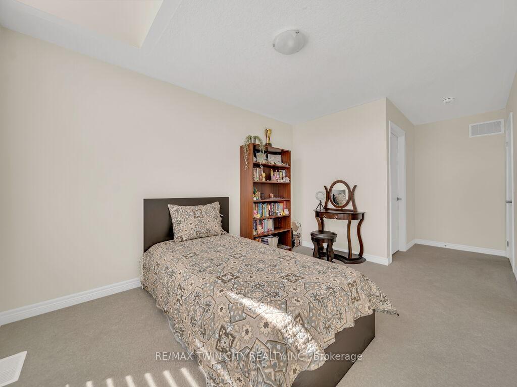 Photo 15 of 261 Broadacre Drive, Kitchener — HOMEH