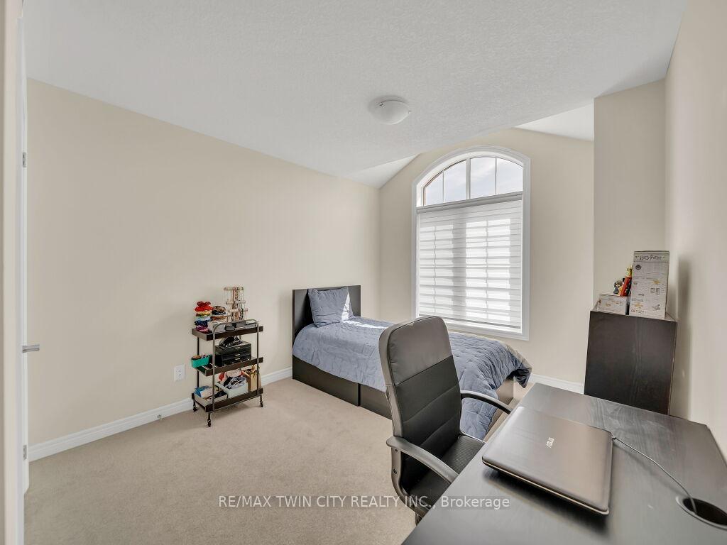 Photo 17 of 261 Broadacre Drive, Kitchener — HOMEH