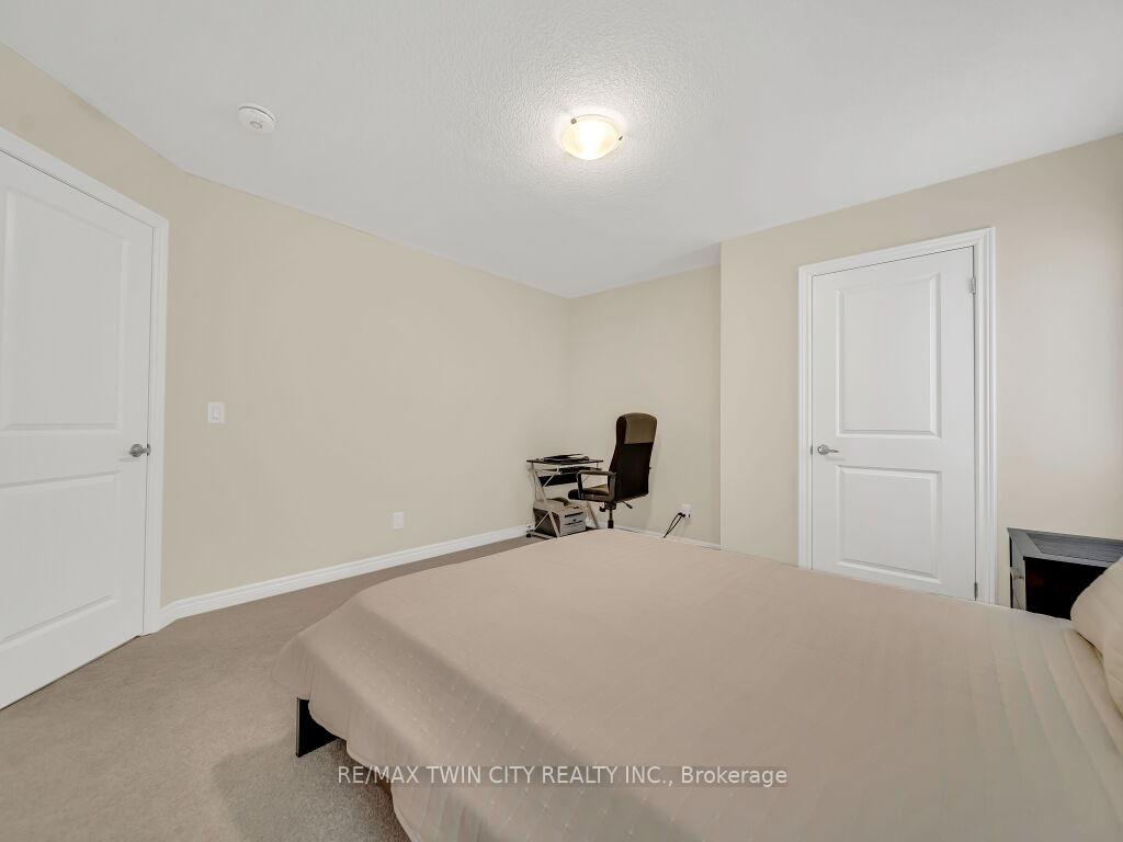Photo 24 of 261 Broadacre Drive, Kitchener — HOMEH