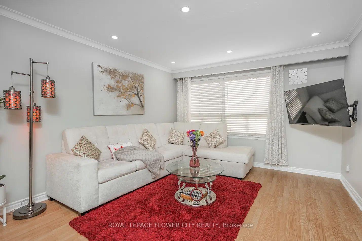 Photo 7 of 278 Elmhurst Drive, Etobicoke, Rexdale-Kipling — HOMEH