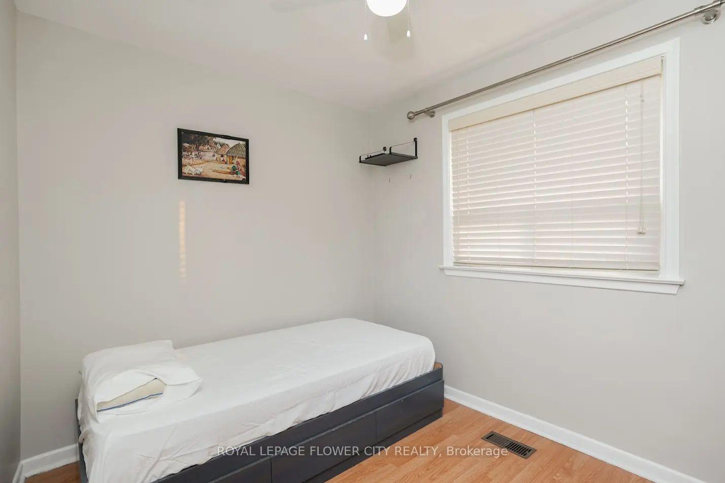 Photo 5 of 278 Elmhurst Drive, Etobicoke, Rexdale-Kipling — HOMEH
