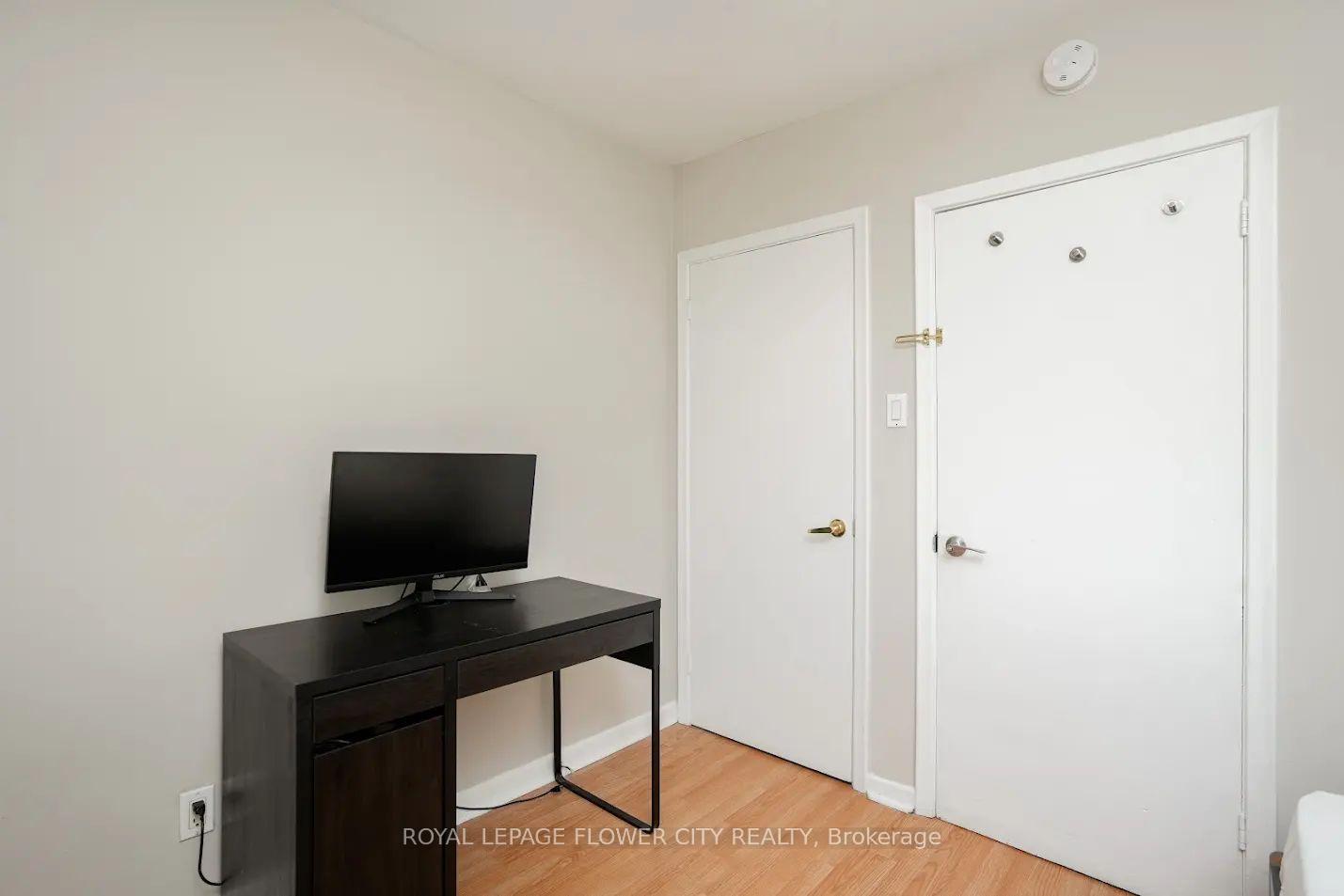Photo 4 of 278 Elmhurst Drive, Etobicoke, Rexdale-Kipling — HOMEH