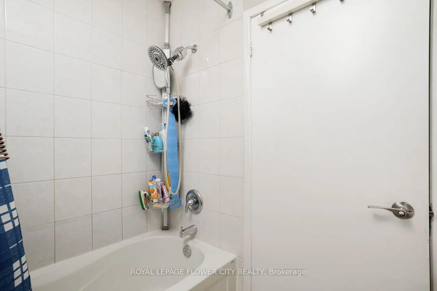 Photo 13 of 278 Elmhurst Drive, Etobicoke, Rexdale-Kipling — HOMEH