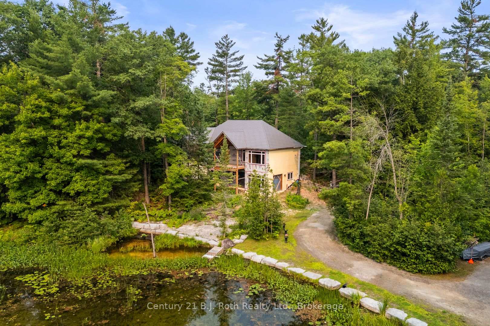 Photo 2 of 8126 Oakridge Drive, Severn, Washago — HOMEH