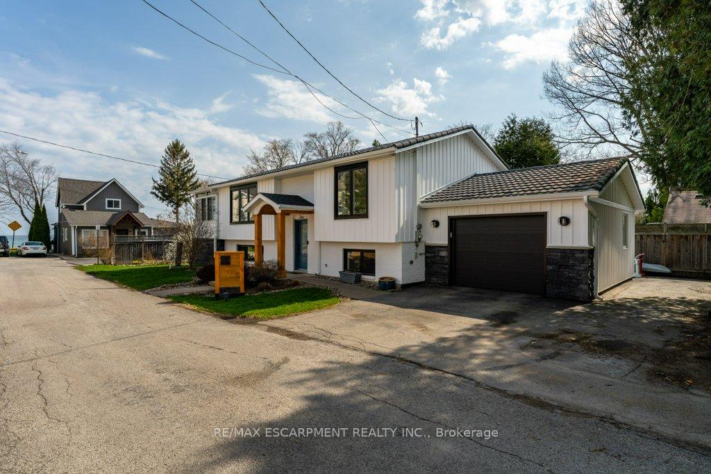 Photo 2 of 5 11th Street, Grimsby, Grimsby Beach — HOMEH