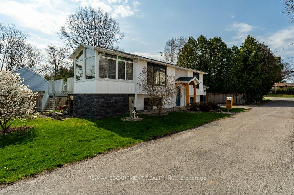 Photo 3 of 5 11th Street, Grimsby, Grimsby Beach — HOMEH
