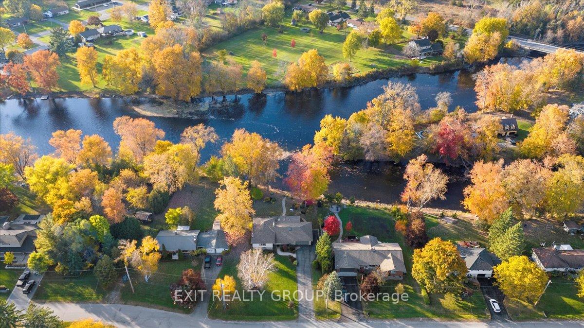 Photo 1 of 50 Greenfield Park, Belleville, Thurlow Ward — HOMEH