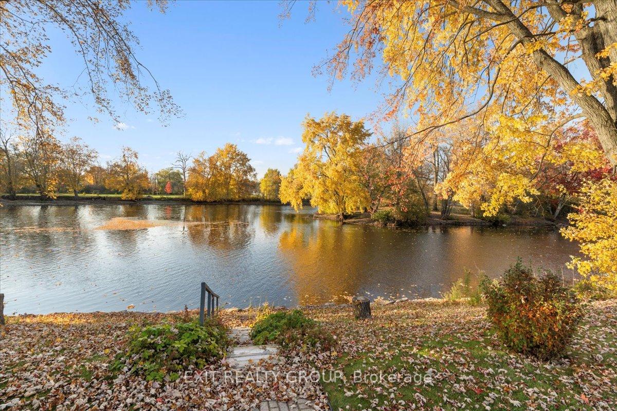 Photo 2 of 50 Greenfield Park, Belleville, Thurlow Ward — HOMEH