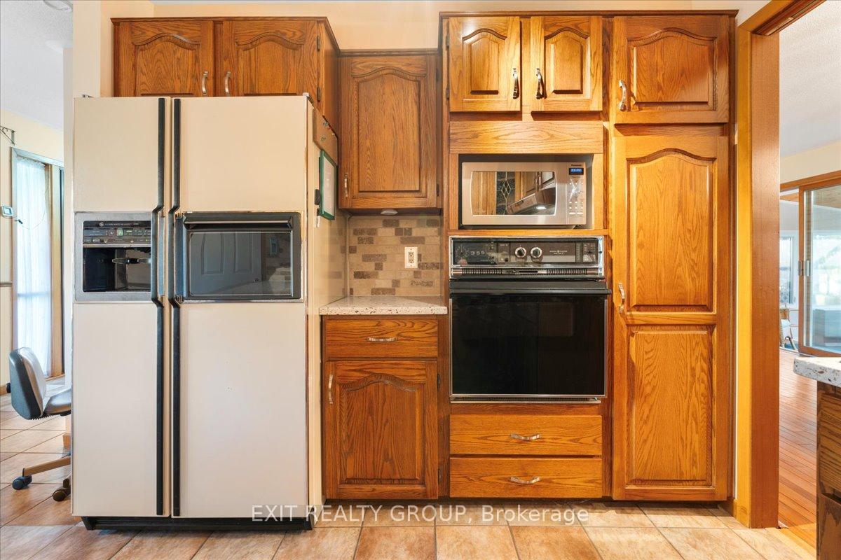 Photo 11 of 50 Greenfield Park, Belleville, Thurlow Ward — HOMEH
