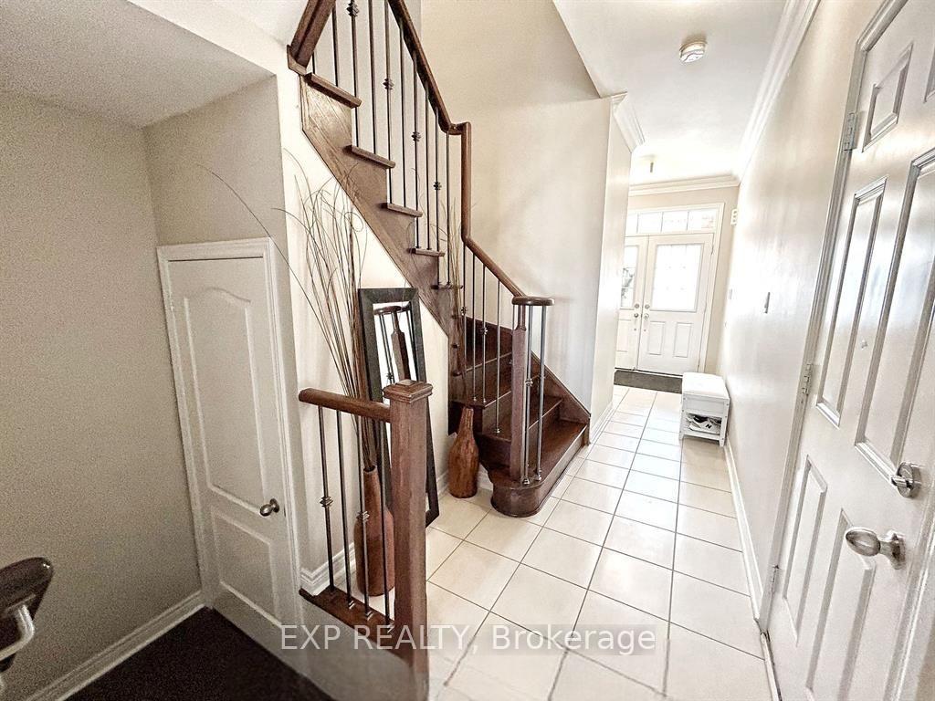 Photo 2 of 144 Sky Harbour Drive, Brampton, Bram West — HOMEH