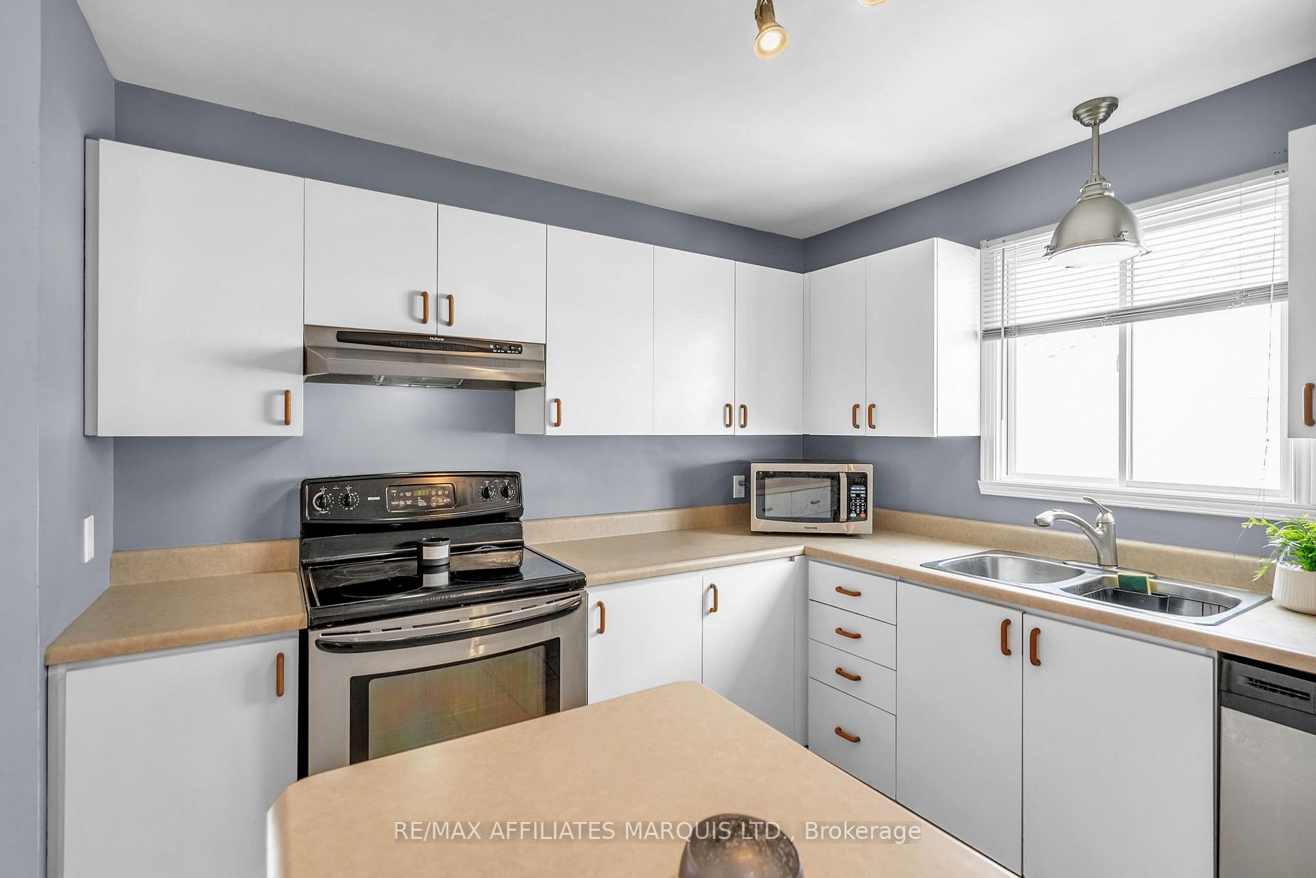 Photo 8 of 407 Carleton Street, Cornwall — HOMEH