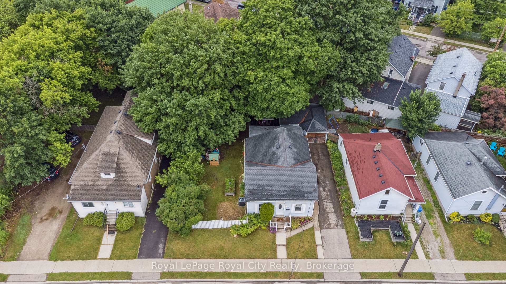Photo 3 of 156 York Road, Guelph, St. Patrick's Ward — HOMEH