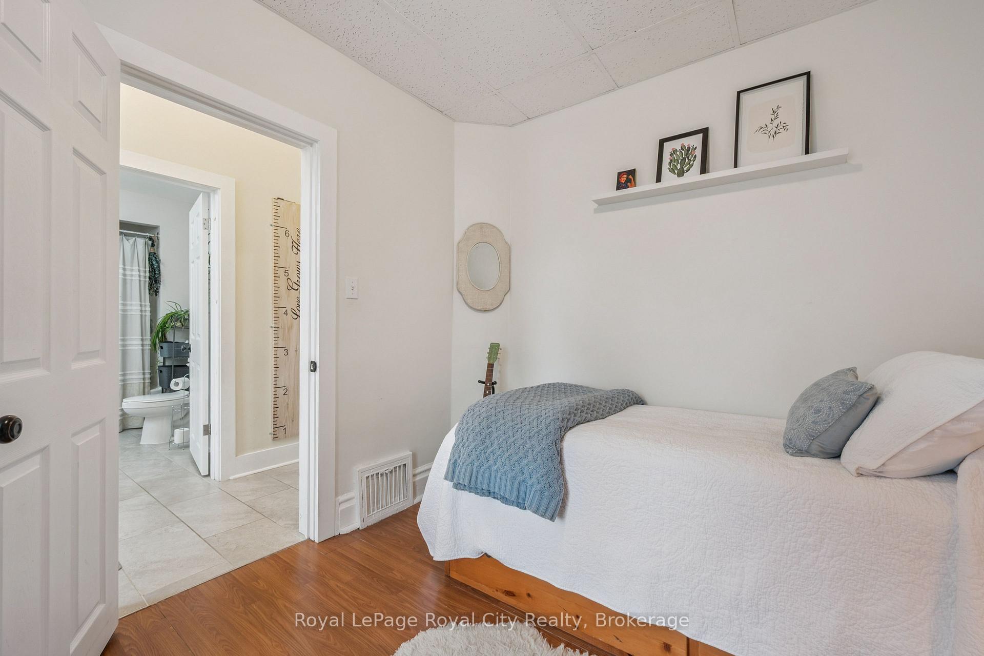 Photo 23 of 156 York Road, Guelph, St. Patrick's Ward — HOMEH