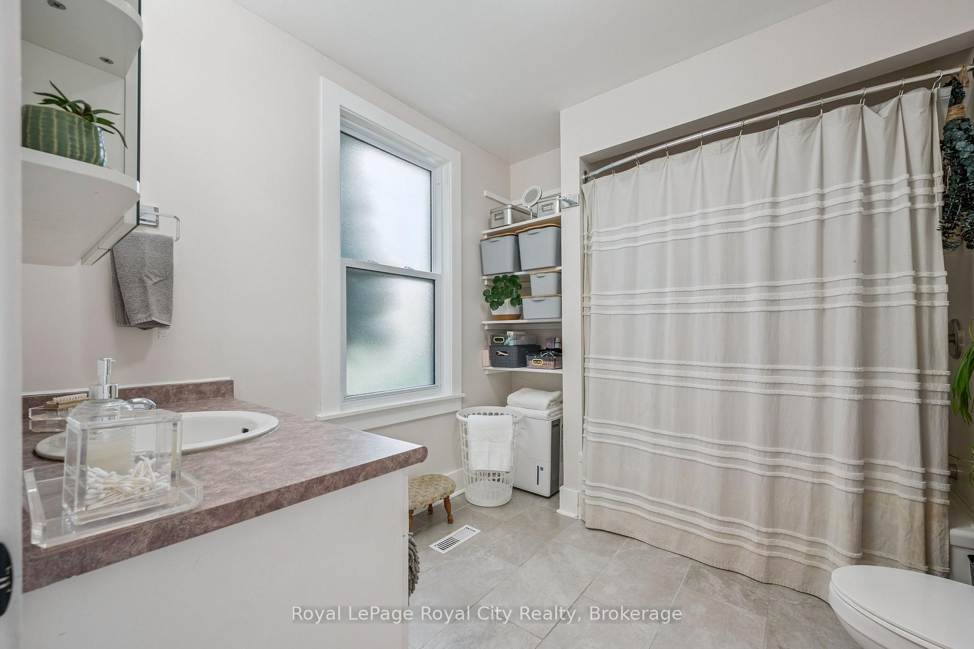 Photo 24 of 156 York Road, Guelph, St. Patrick's Ward — HOMEH