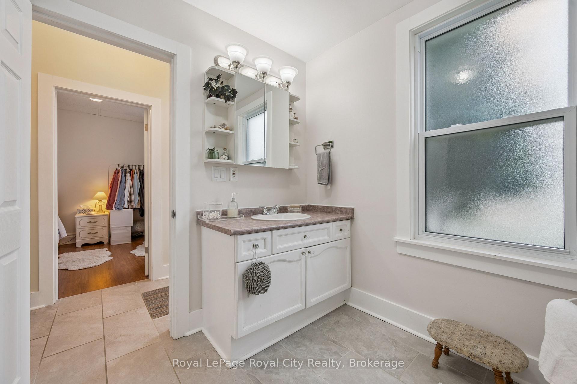 Photo 25 of 156 York Road, Guelph, St. Patrick's Ward — HOMEH