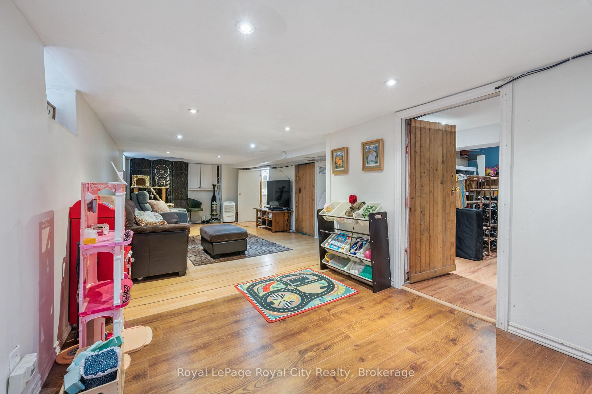 Photo 28 of 156 York Road, Guelph, St. Patrick's Ward — HOMEH