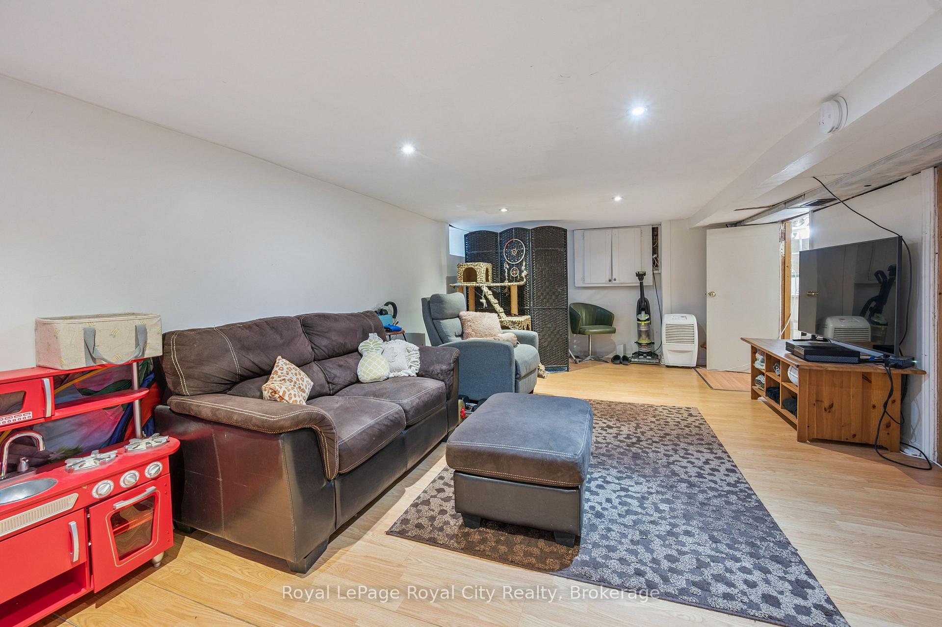 Photo 30 of 156 York Road, Guelph, St. Patrick's Ward — HOMEH