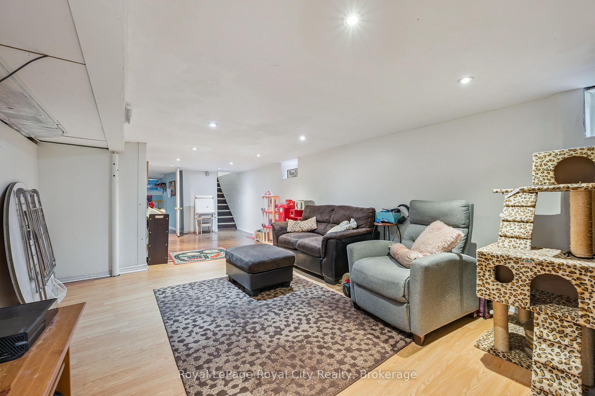 Photo 31 of 156 York Road, Guelph, St. Patrick's Ward — HOMEH