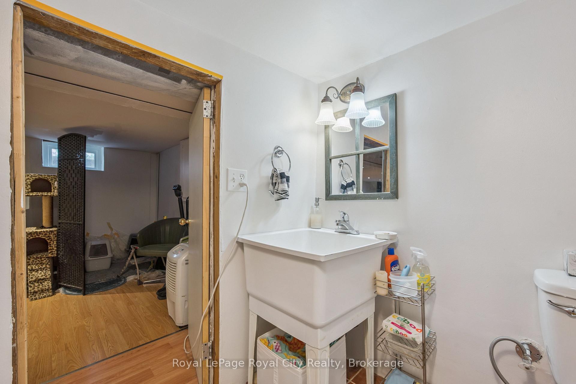 Photo 34 of 156 York Road, Guelph, St. Patrick's Ward — HOMEH