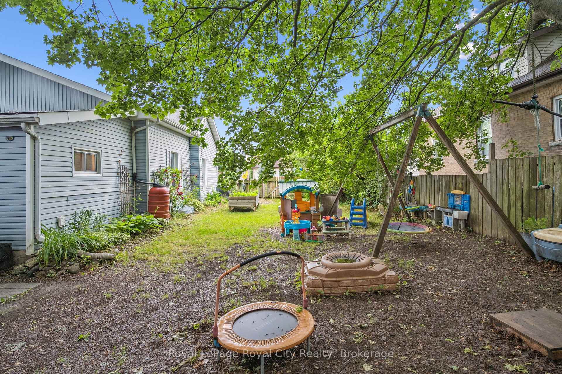 Photo 37 of 156 York Road, Guelph, St. Patrick's Ward — HOMEH
