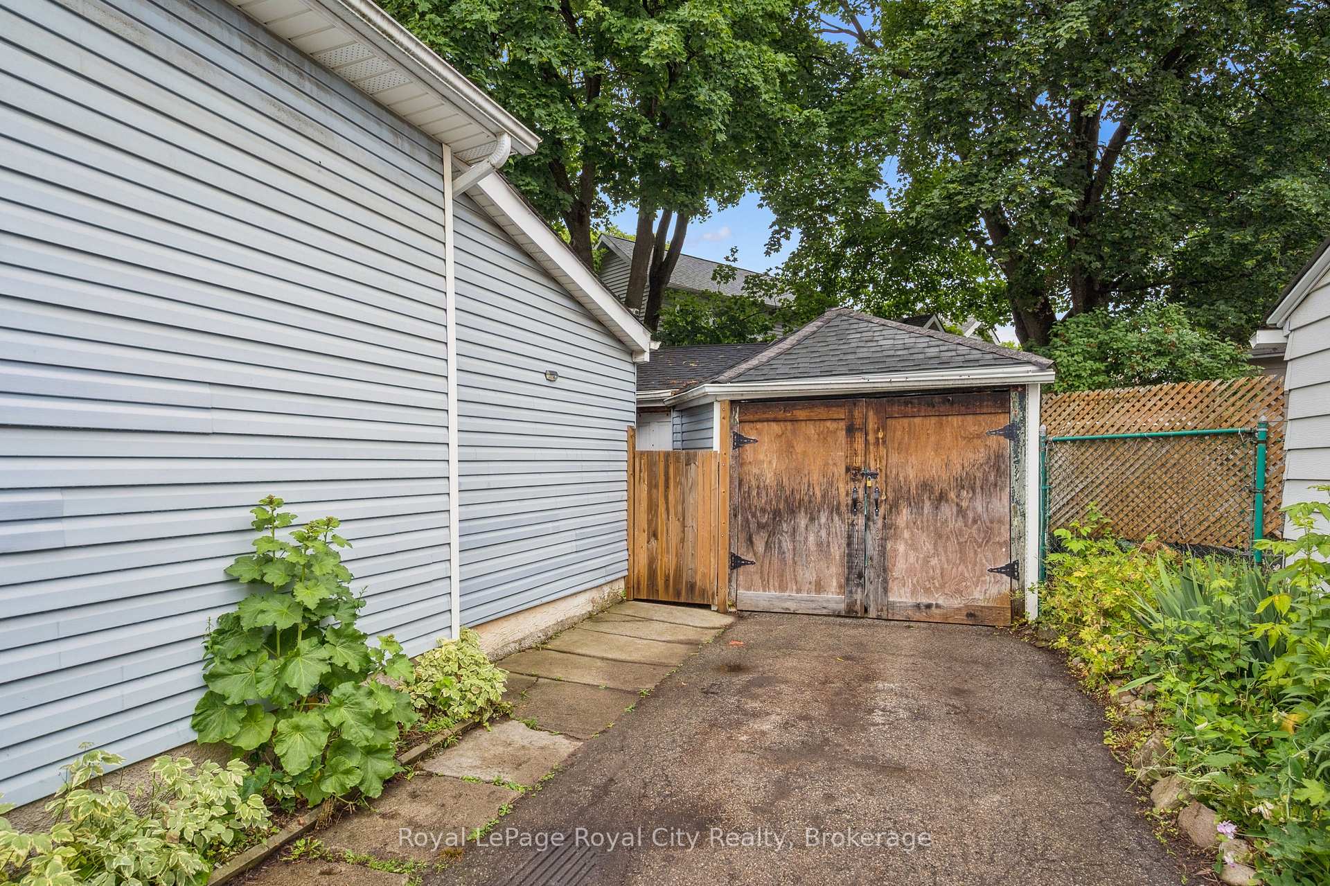 Photo 45 of 156 York Road, Guelph, St. Patrick's Ward — HOMEH