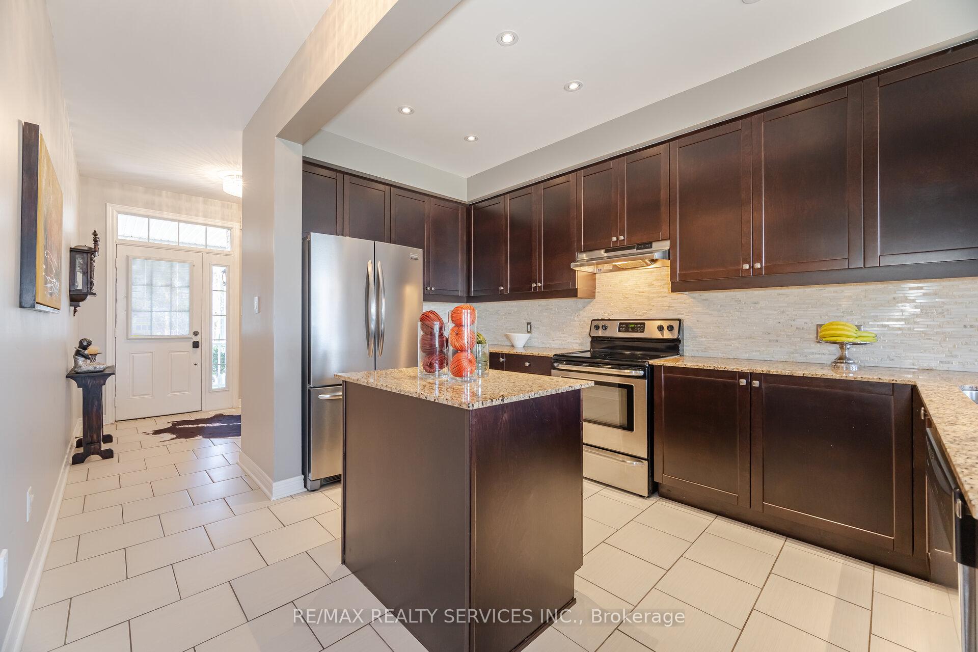 Photo 3 of 31 Fallis Crescent, Caledon, Caledon East — HOMEH
