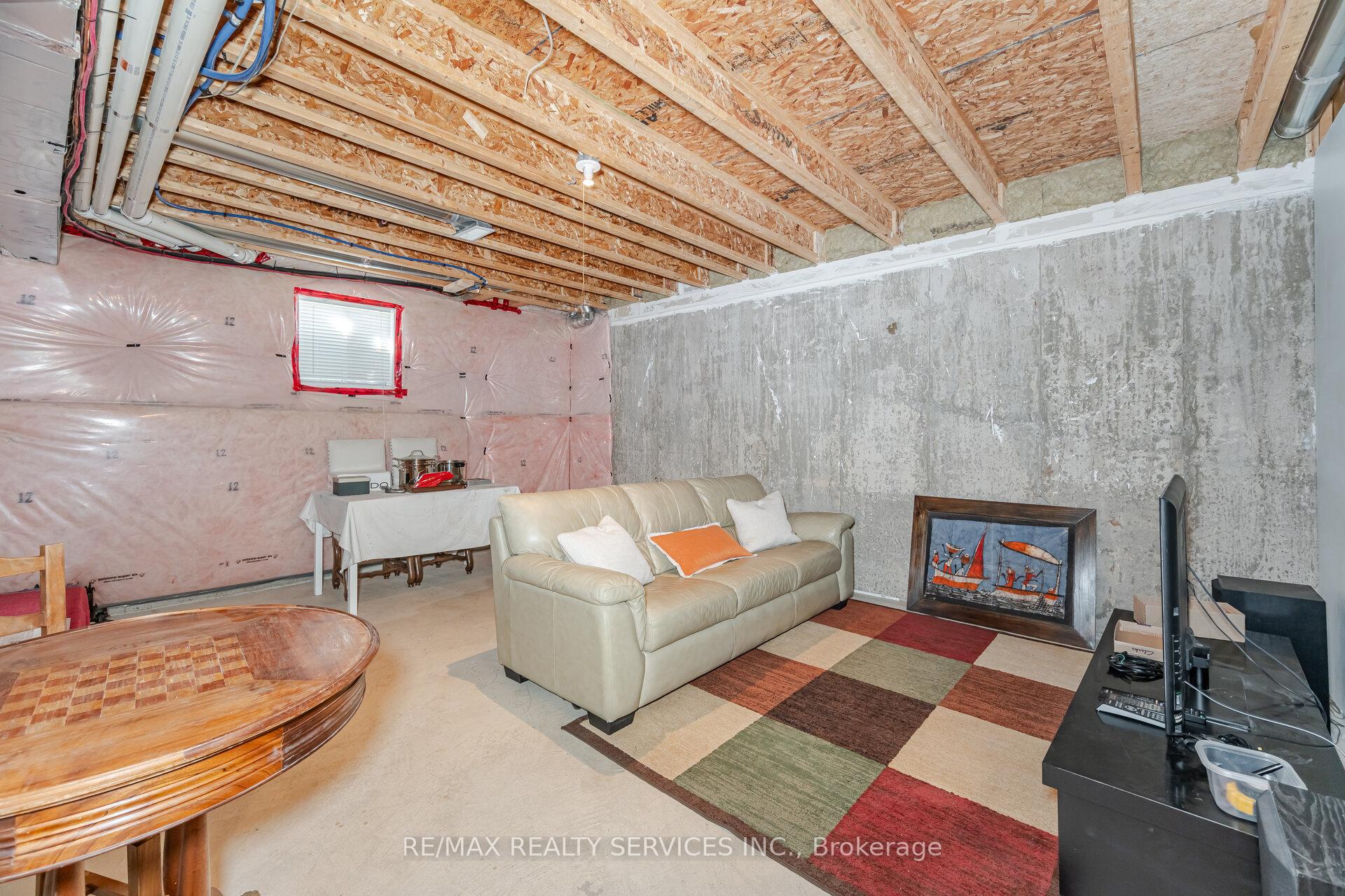 Photo 15 of 31 Fallis Crescent, Caledon, Caledon East — HOMEH
