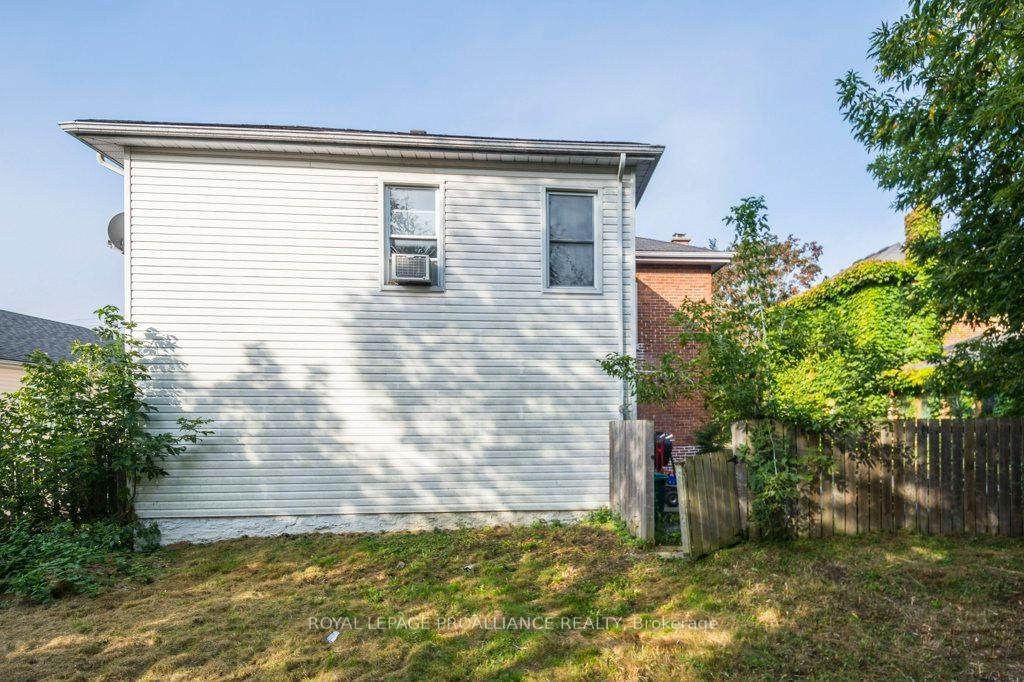 Photo 29 of 137 Foster Avenue, Belleville, Belleville Ward — HOMEH