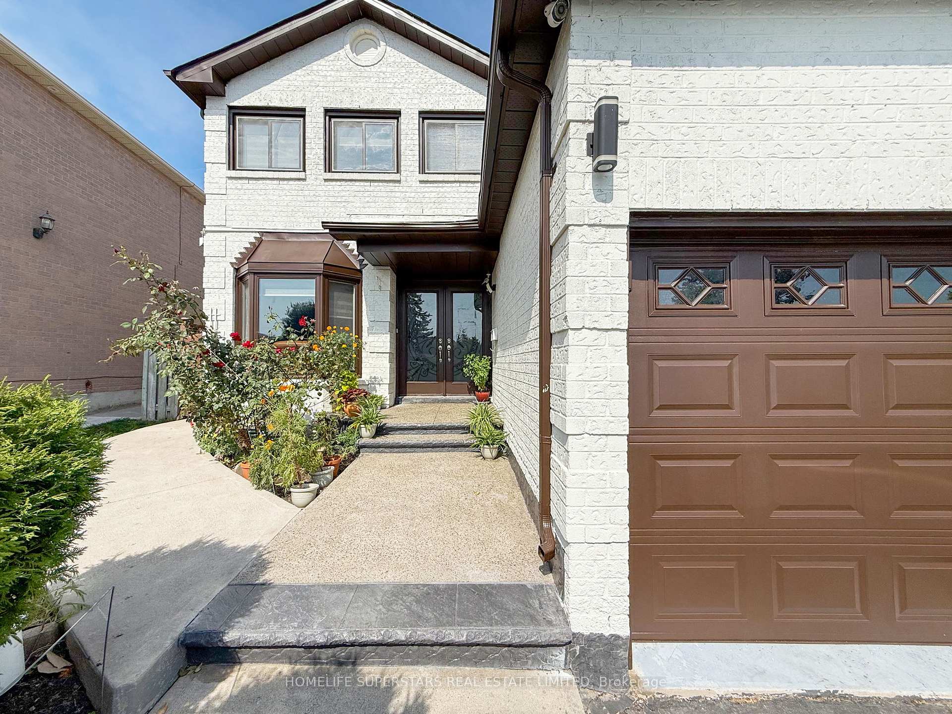 Photo 3 of 26 Songsparrow Drive, Brampton, Fletcher's Creek South — HOMEH