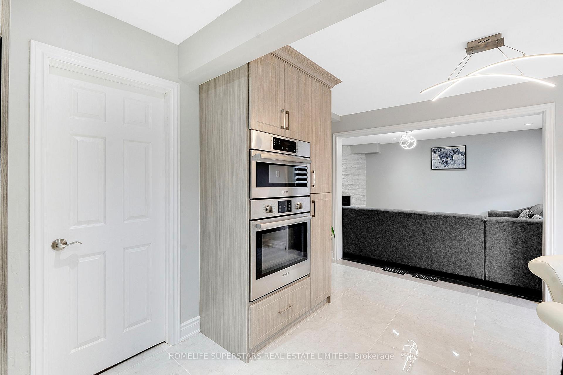 Photo 14 of 26 Songsparrow Drive, Brampton, Fletcher's Creek South — HOMEH