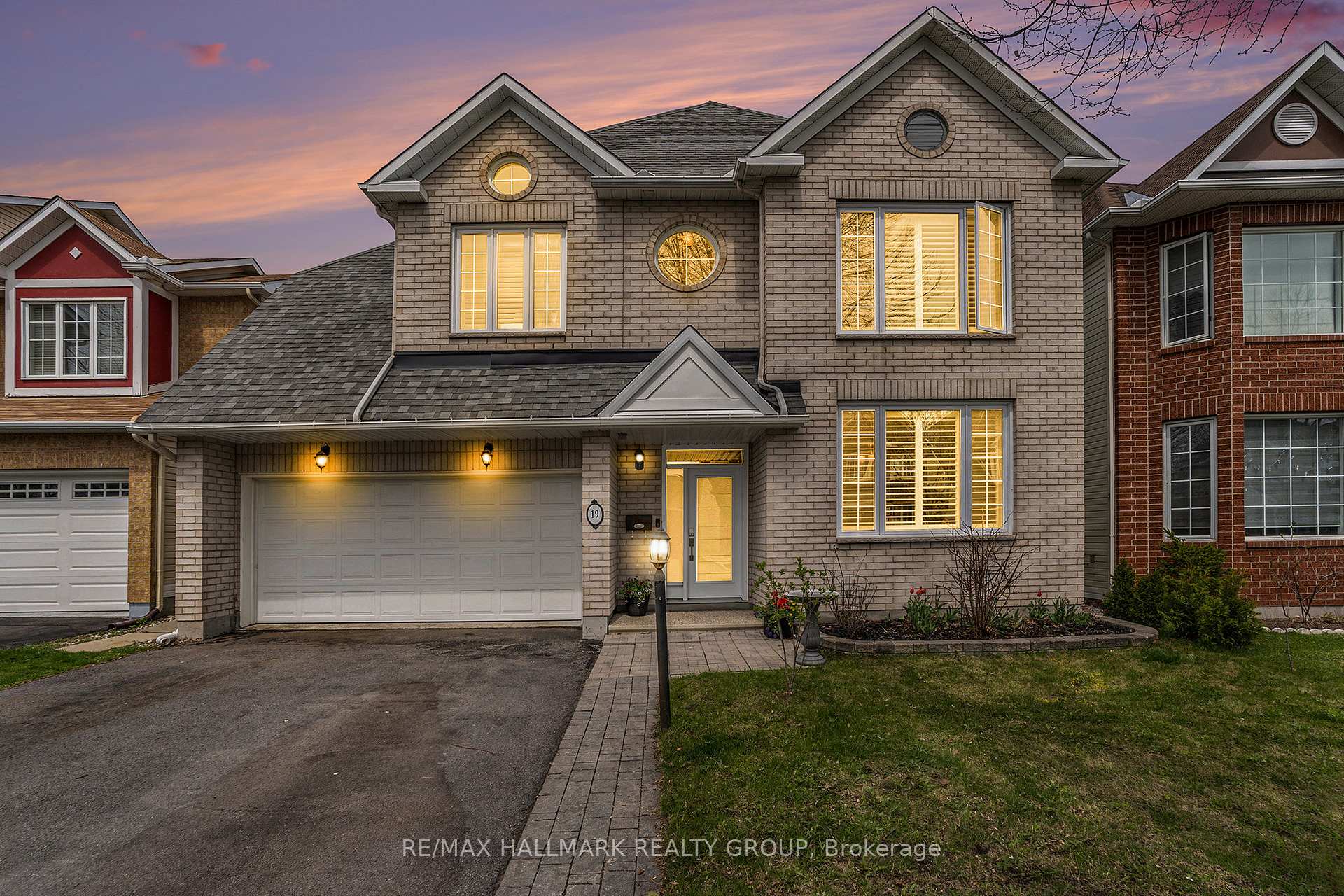 Photo 1 of 19 Westwinds Place, Ottawa, Barrhaven East — HOMEH