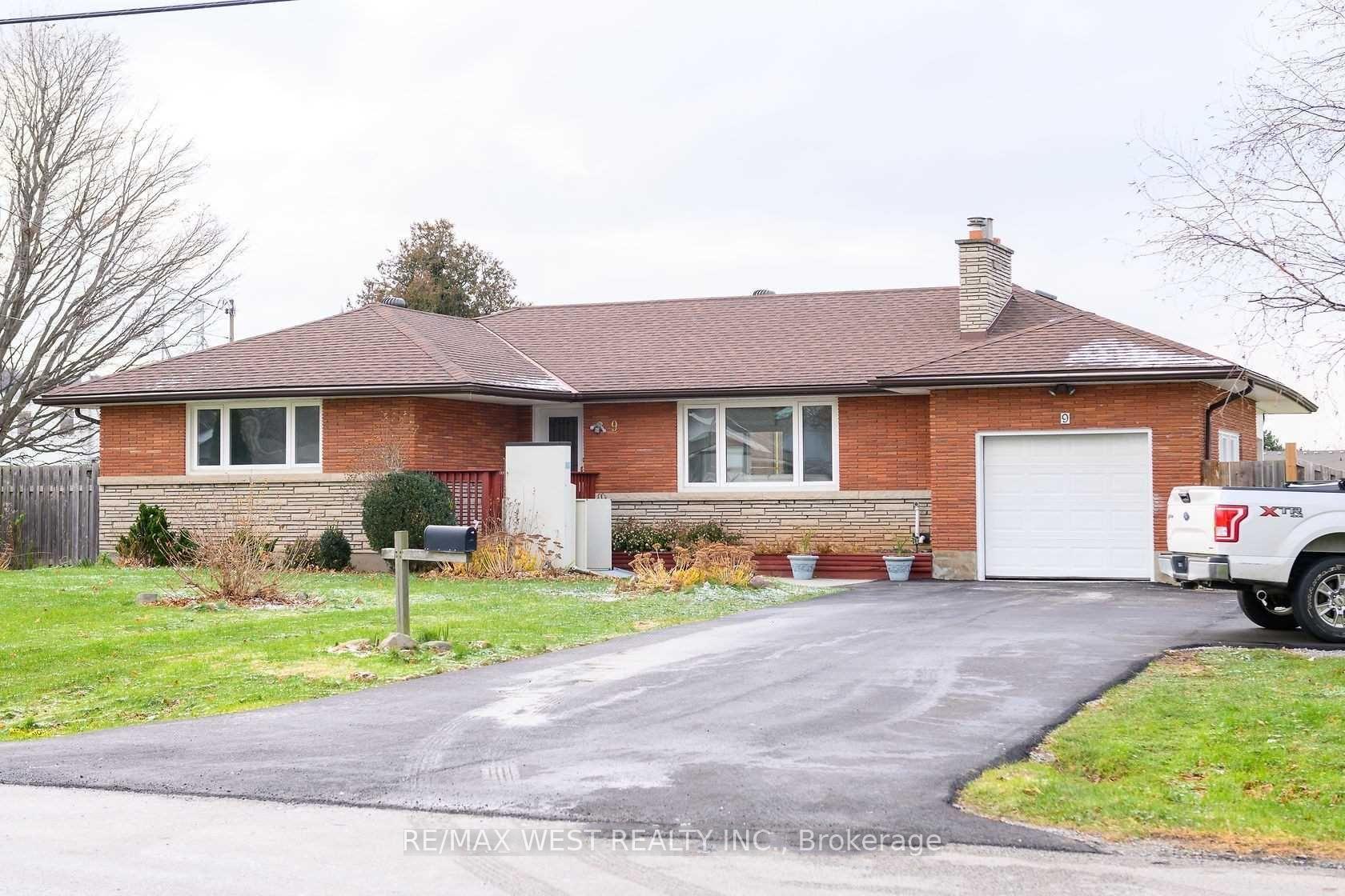 Front of 9 Lynnwood Avenue