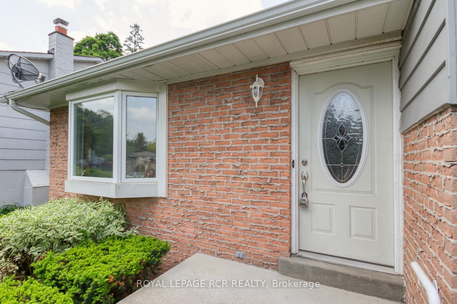Photo 2 of 143 Connaught Crescent, Caledon, Bolton West — HOMEH