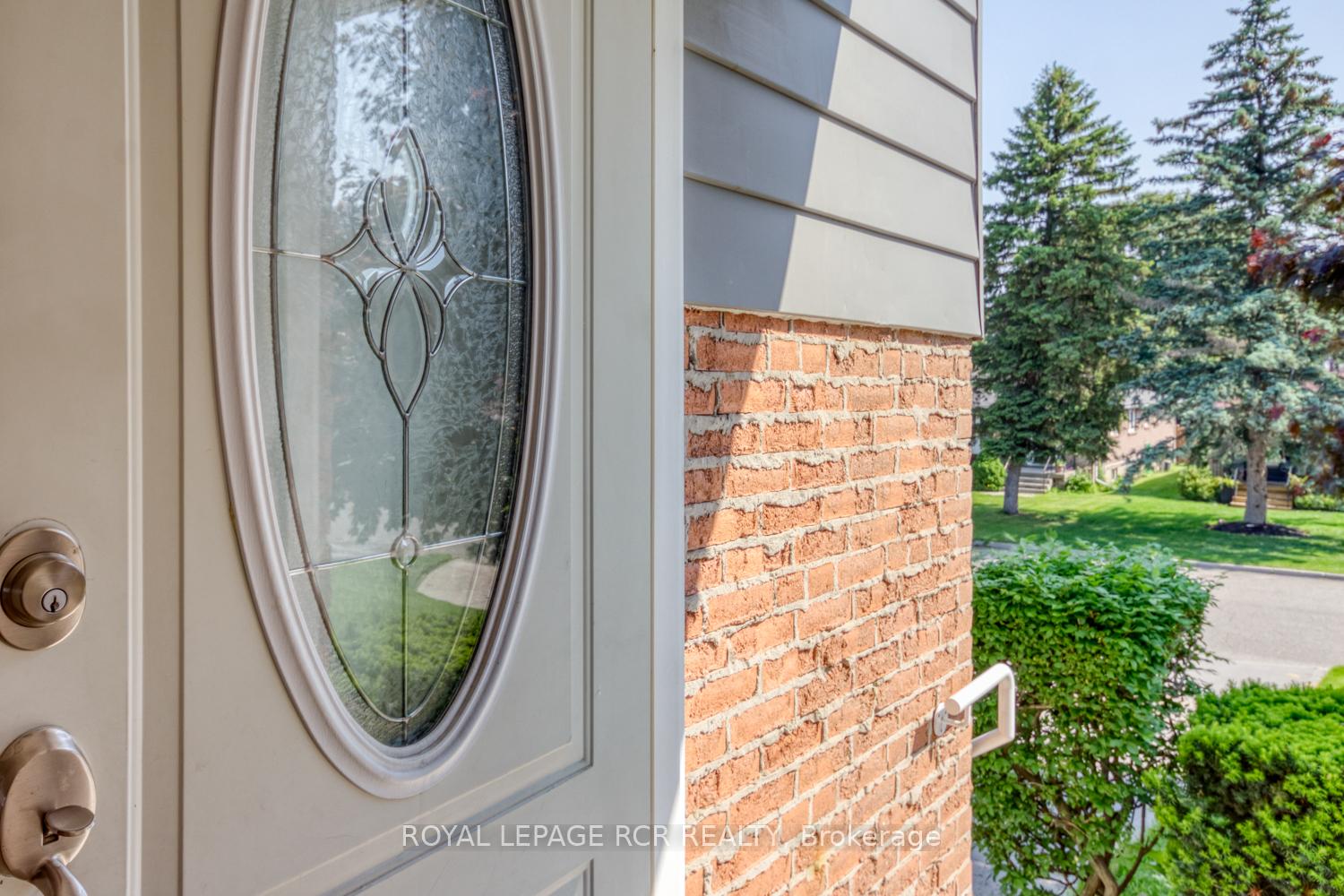 Photo 4 of 143 Connaught Crescent, Caledon, Bolton West — HOMEH